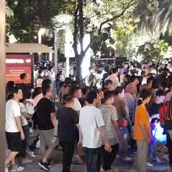 7 Tage Nationalfeiertag, Alle sind unterwegs.