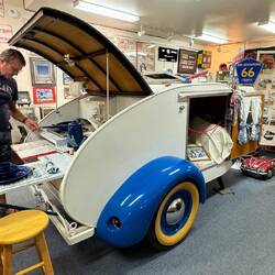 Route 66 Museum in Victorville; Urmodell eines Wohnwagens