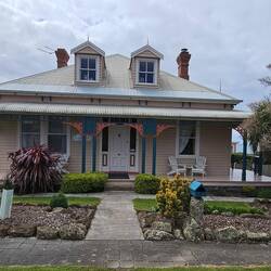 Arriving at our bed and breakfast built in 1902.