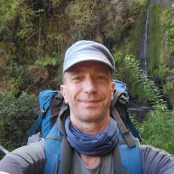 Klaus am Wasserfall