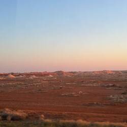 Bei Sonnenaufgang verlassen wir Coober Pedy