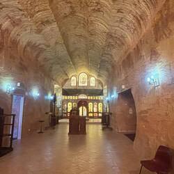 Serbian Orthodox Church - die Fresken sind in den Felsen gehauen