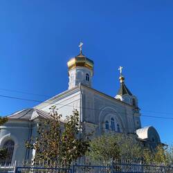 Kirche im Dorf Besalma