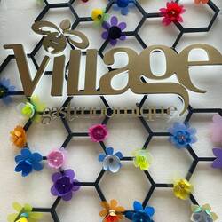 Entrance to the restaurants, bars and food and kitchen stores