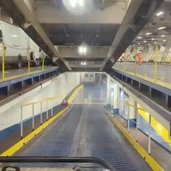 Ab in den Schiffsbauch