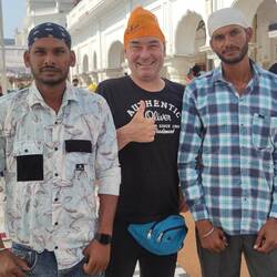 Der Baden Württemberg Peter als Bollywoods Ikone. Alle wollen mit den Exoten auf's Foto.