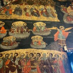 Prächtige Malereien bedecken jeden Quadratzentimeter im Inneren der Kirche