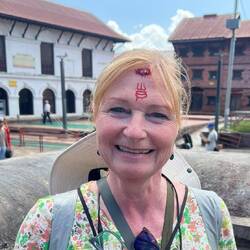 Irene mit Tikka auf der Stirn