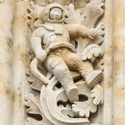 ... mit Astronaut...