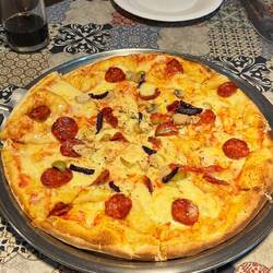 Ein absoluter Klassiker darf natürlich auch hier nicht fehlen - die Pizza!