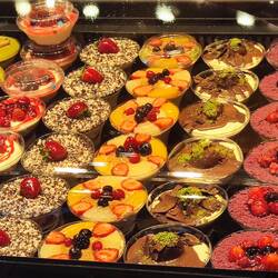 Patisserie-Shop in Rize.. da läuft einem das Wasser im Mund zusammen 👍🤗