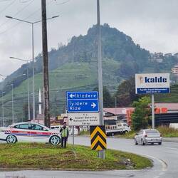 Lustig die Polizeiauto-Attrappe mit Blinklicht - sieht man überall im Land 👍😆