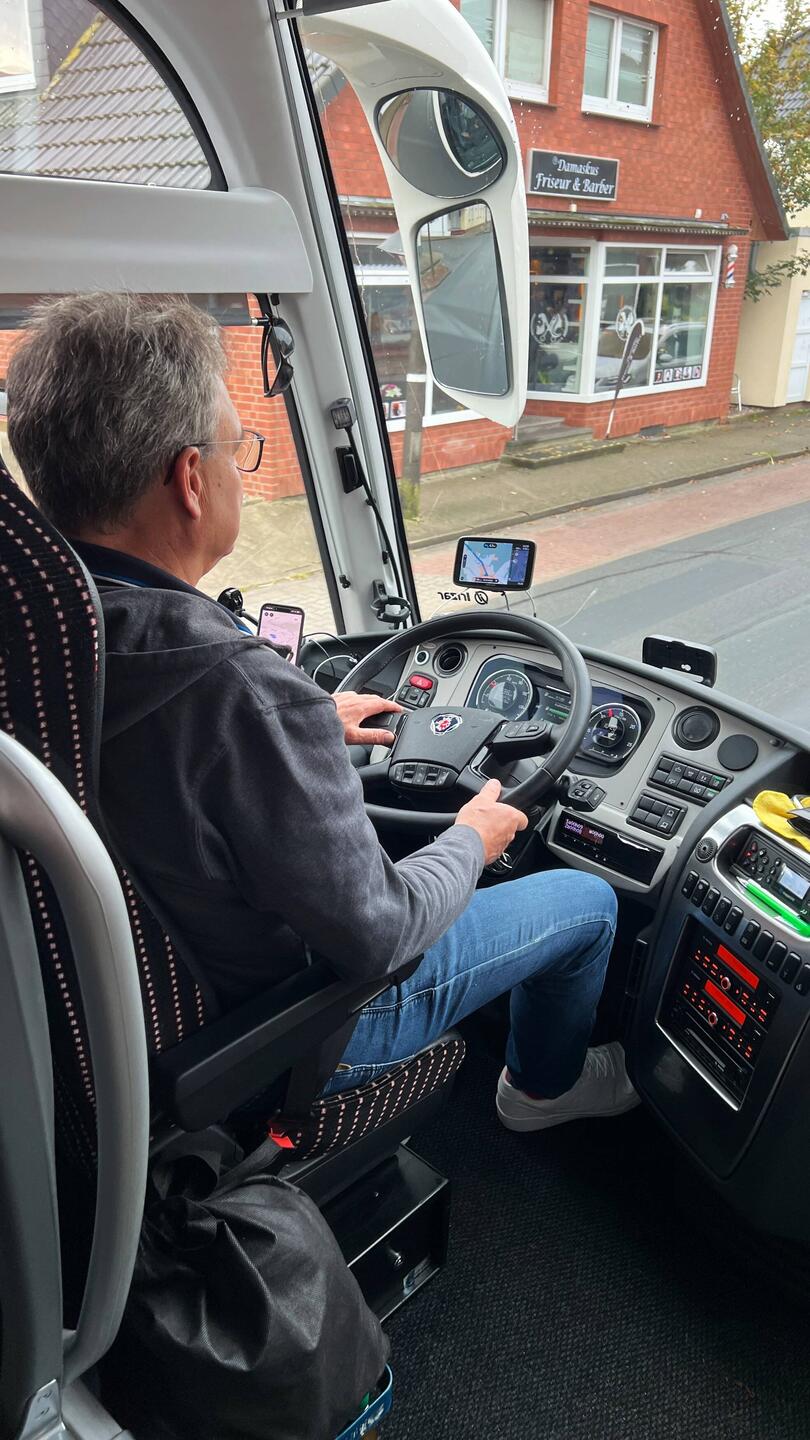 Für die erste Etappe sitzt Jens am Steuer