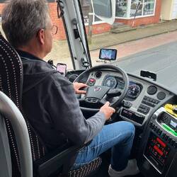 Für die erste Etappe sitzt Jens am Steuer