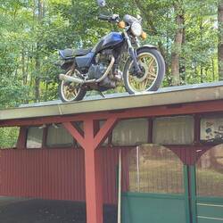 Es geht vorbei an den Motorradfreunden.