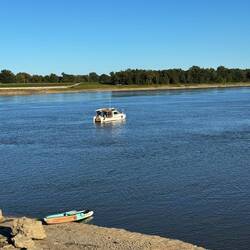 MB anchored in 19' water