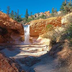 Tropic ditch falls au cours d'une petite randonnée