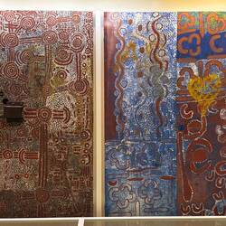 Kunst auf Türen, jede erzählt eine Geschichte