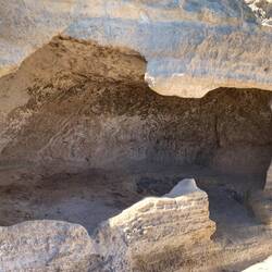 Felsenkirche mit Kreuzzeichen auf der Kuppeldecke