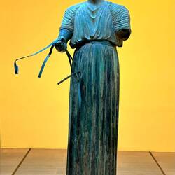 Der Wagenlenker aus Bronze