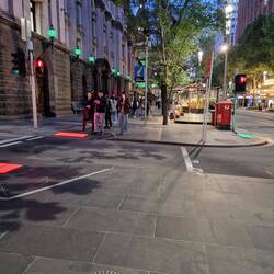 Man achte auf die Bodenlampen... damit auch wirklich jeder mitbekommt ob rot oder grün ist 😂