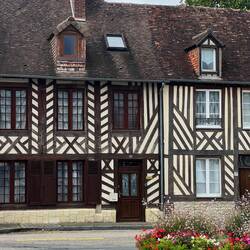 Back to timbered houses once more
