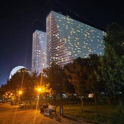 Dubai oder Batumi? Rechts mein Apparthäusschen, 51 Stockwerke 🤣