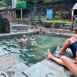 Herrlich, die heißen Quellen in Tatopani um die 40° ein Muss nach der Duschdurststrecke im Gebirge 😉