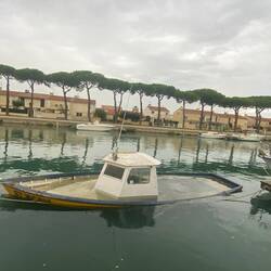 Ein versunkenes Boot 🛥️ es hat wirklich sehr viel Wasser