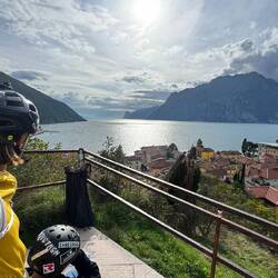 Der Ausblick zurück in Nago-Torbole entschädigt für alles