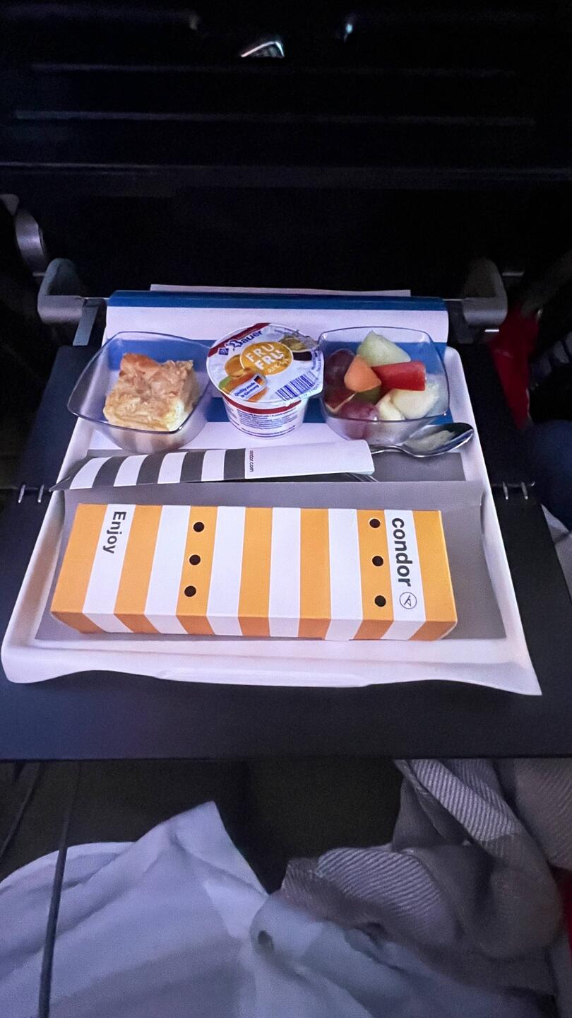 Frühstück in der Premium Eco Class bei Condor