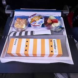 Frühstück in der Premium Eco Class bei Condor