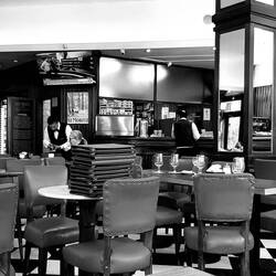 Omnipresent in Buenos Aires: coffee culture. "Sankt Moritz" Cafe.