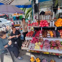 Hmm.. Früchtestand am Fussgängerweg