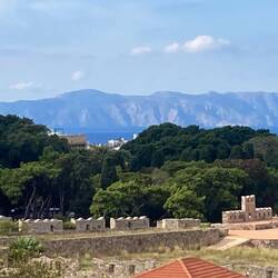 Vom Turm aus sieht man die türkische Küste sehr deutlich