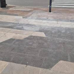 Und Rolands böse Gehwegplatte ist repariert. 👍🏼