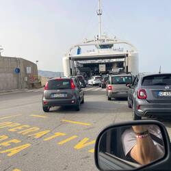 Fähre nach Sizilien. Italienisch chaotische ein- und ausfahrt. Funktioniert aber...
