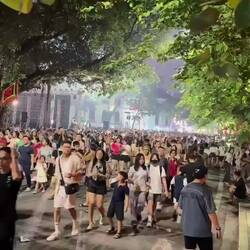 Halb Hanoi ist unterwegs...