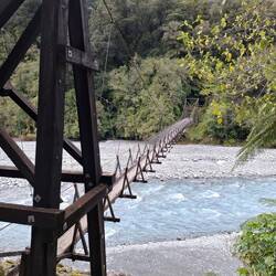 Hängebrücke auf der Wanderung
