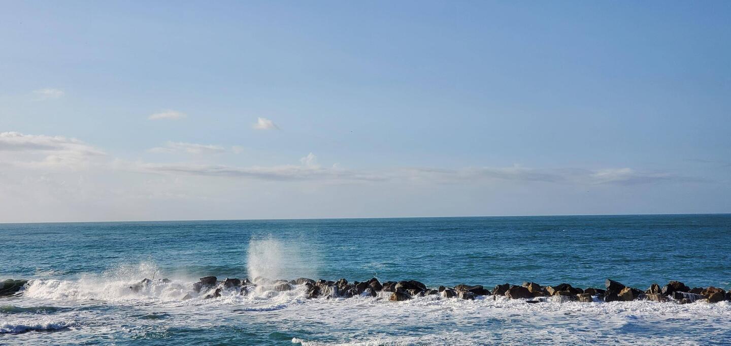 The sandy beach of Moneglia.