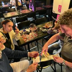 Übergabe 660 € für El Gordo.