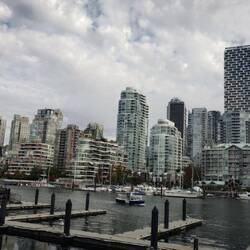 Downtown Skyline von Granville Island aus