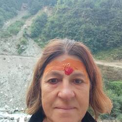 gegen Geldspende vom Priester aufgedrängtes Bindi