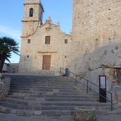 Die Castillo von Peniscola thront an der höchsten Stelle auf dem Berg