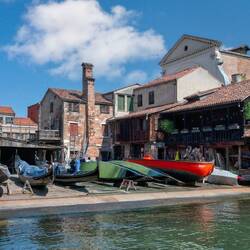 Gondola garage for maintenance