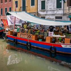 Fruit and vegetable market