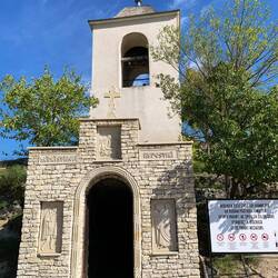 Eingang zum Felsenkloster