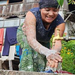 She painted her house🤣🤣