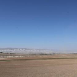 Landschaft mit Berg und Feld