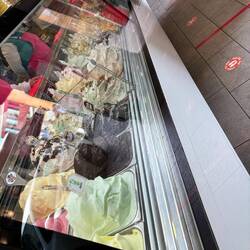 Eis in riesigen Mengen u. hübsch präsentiert🍦